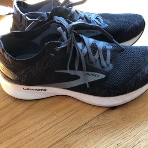 Levitate 4 brooks running shoes
